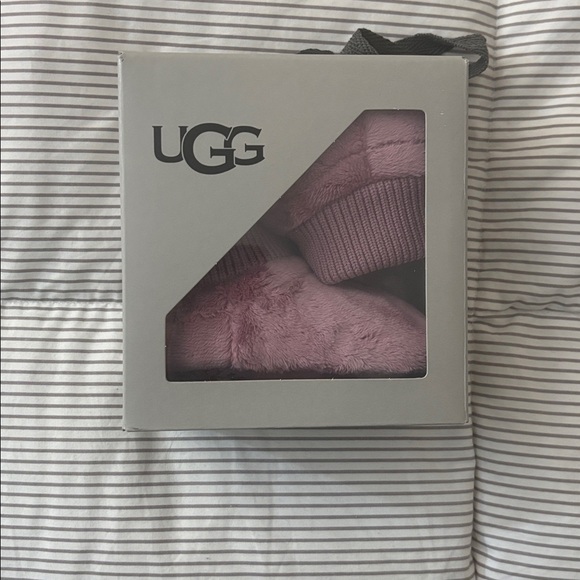 UGG Pink Baby Booties - Picture 4 of 5